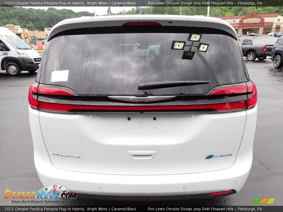 2023 Chrysler Pacifica Pinnacle Plug-In Hybrid Bright White / Caramel/Black Photo #4