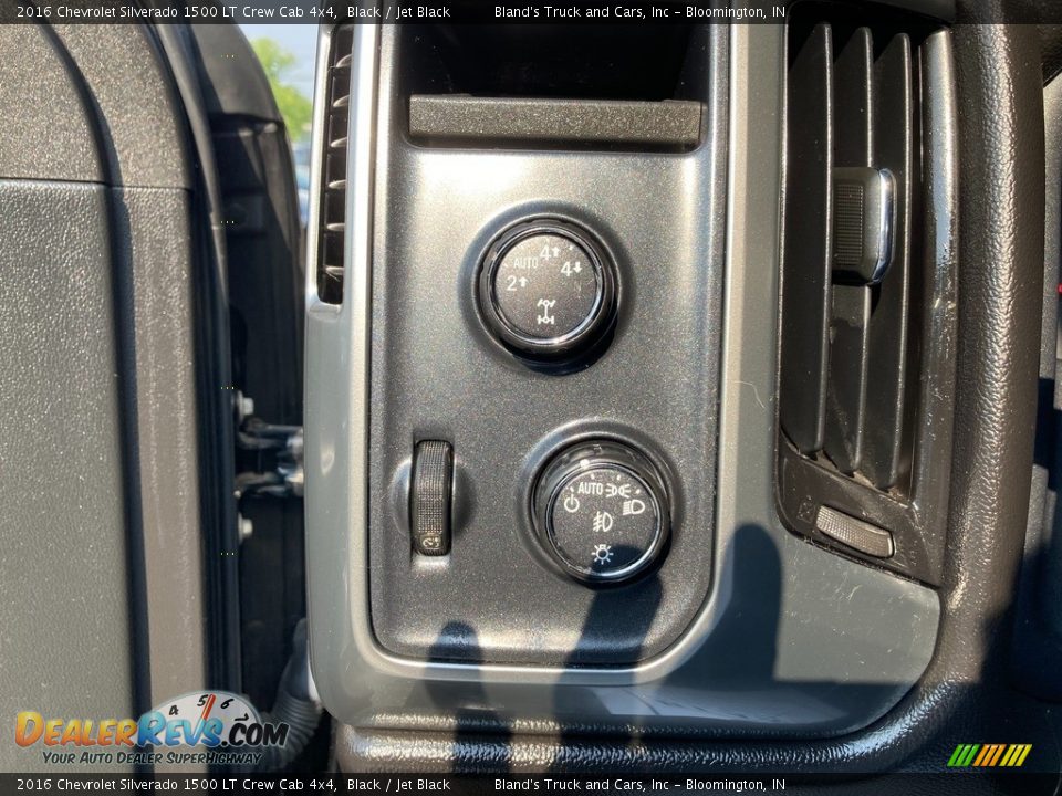 Controls of 2016 Chevrolet Silverado 1500 LT Crew Cab 4x4 Photo #24