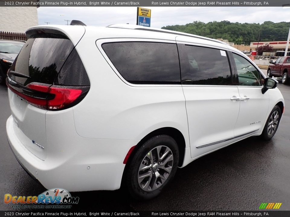 2023 Chrysler Pacifica Pinnacle Plug-In Hybrid Bright White / Caramel/Black Photo #6