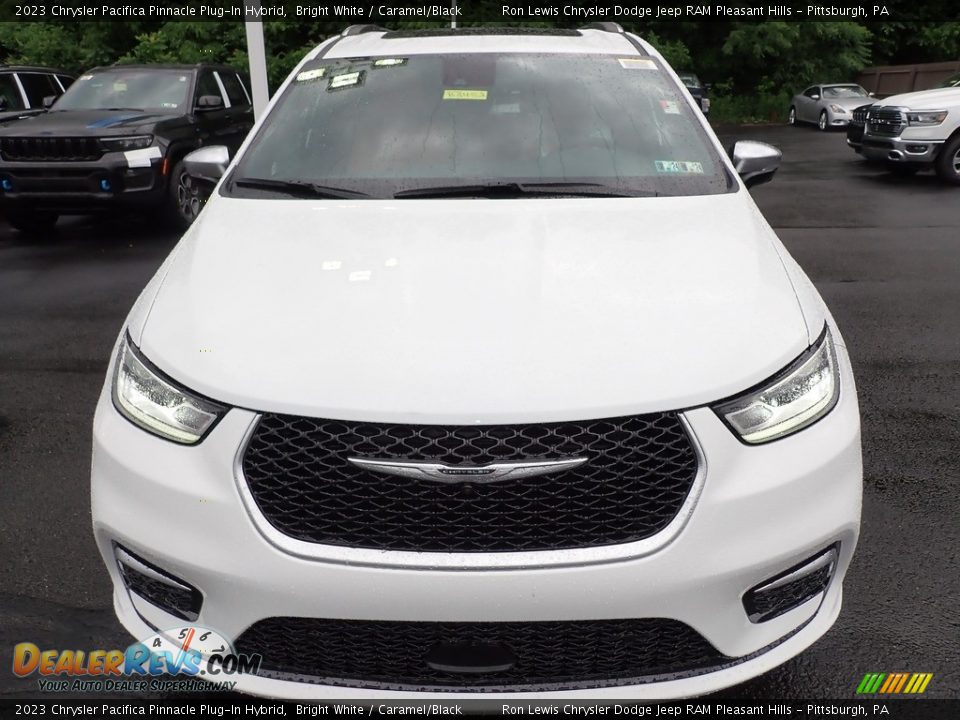 2023 Chrysler Pacifica Pinnacle Plug-In Hybrid Bright White / Caramel/Black Photo #9