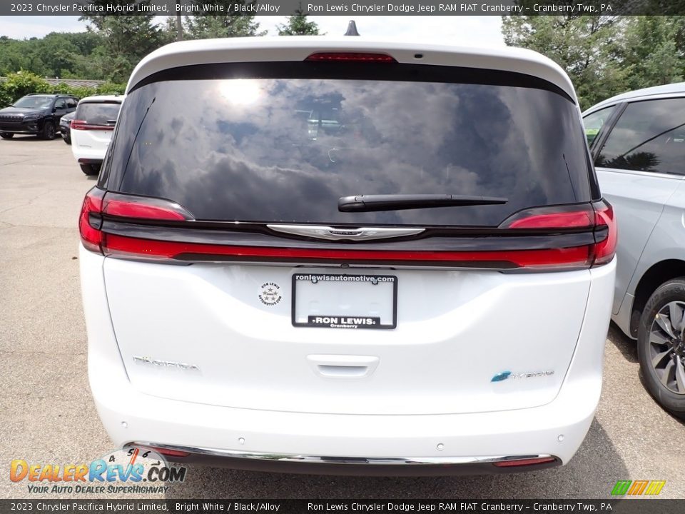 2023 Chrysler Pacifica Hybrid Limited Bright White / Black/Alloy Photo #5