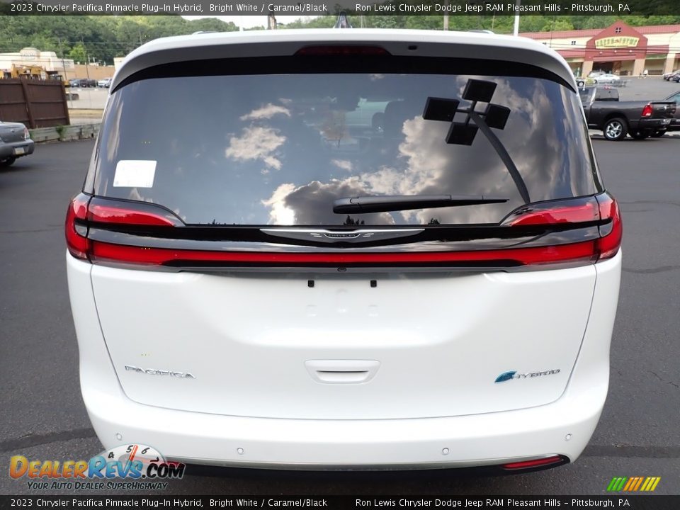 2023 Chrysler Pacifica Pinnacle Plug-In Hybrid Bright White / Caramel/Black Photo #4