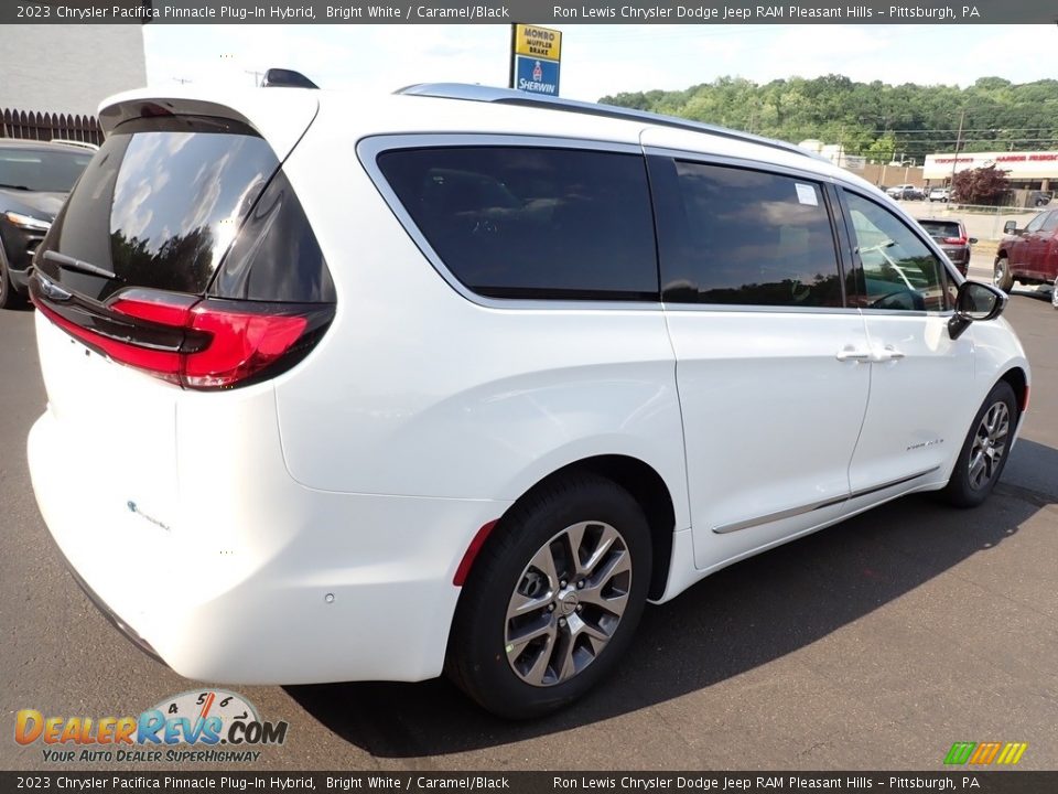 2023 Chrysler Pacifica Pinnacle Plug-In Hybrid Bright White / Caramel/Black Photo #6