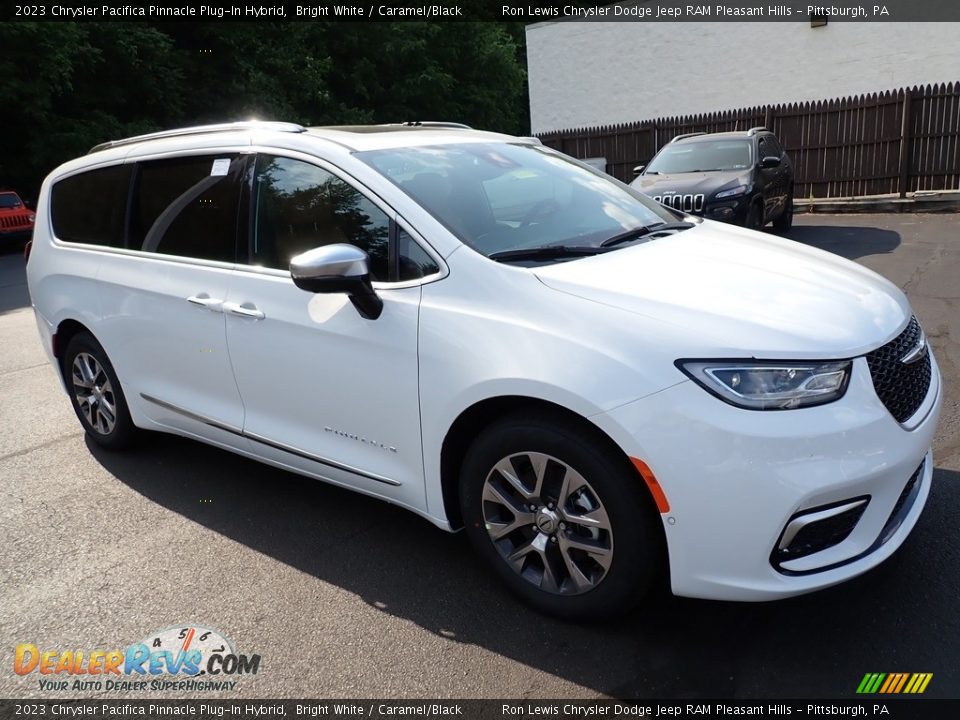 2023 Chrysler Pacifica Pinnacle Plug-In Hybrid Bright White / Caramel/Black Photo #8