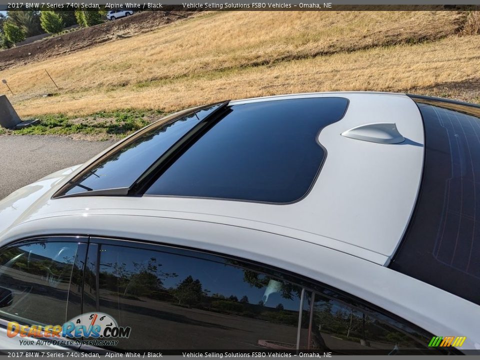 Sunroof of 2017 BMW 7 Series 740i Sedan Photo #26