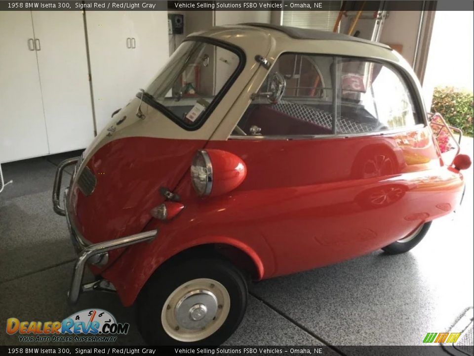 Front 3/4 View of 1958 BMW Isetta 300 Photo #1