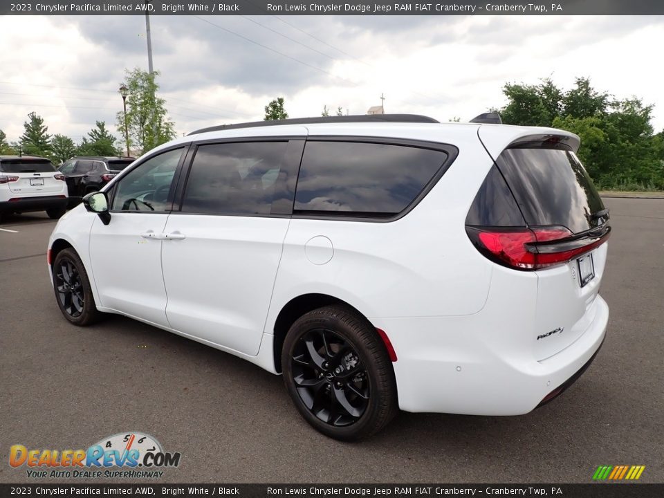 2023 Chrysler Pacifica Limited AWD Bright White / Black Photo #3