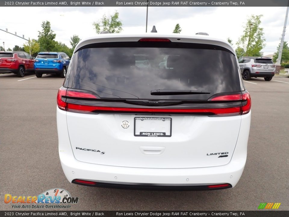 2023 Chrysler Pacifica Limited AWD Bright White / Black Photo #4