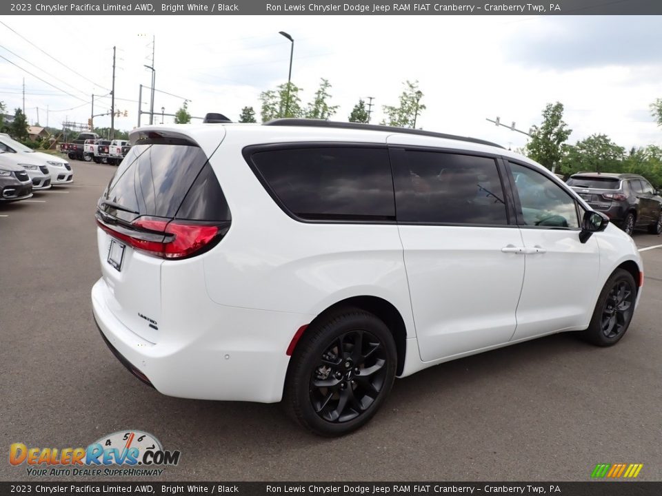 2023 Chrysler Pacifica Limited AWD Bright White / Black Photo #5