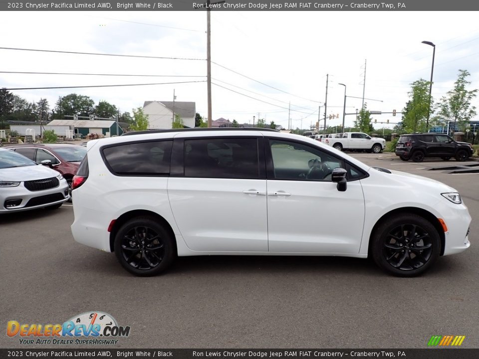 2023 Chrysler Pacifica Limited AWD Bright White / Black Photo #6