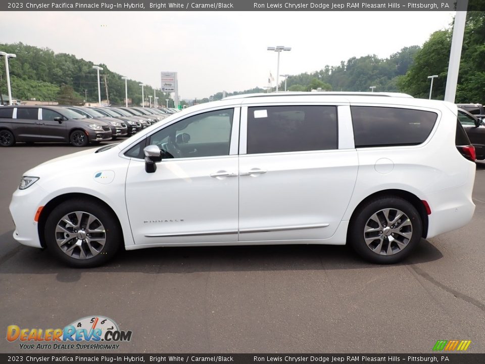 2023 Chrysler Pacifica Pinnacle Plug-In Hybrid Bright White / Caramel/Black Photo #2