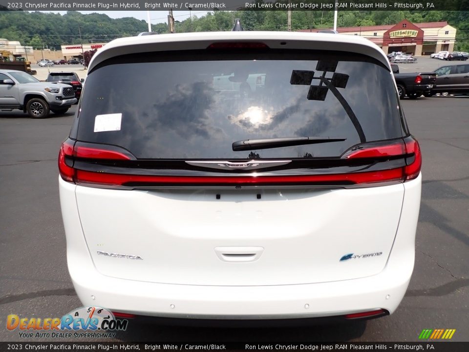 2023 Chrysler Pacifica Pinnacle Plug-In Hybrid Bright White / Caramel/Black Photo #4