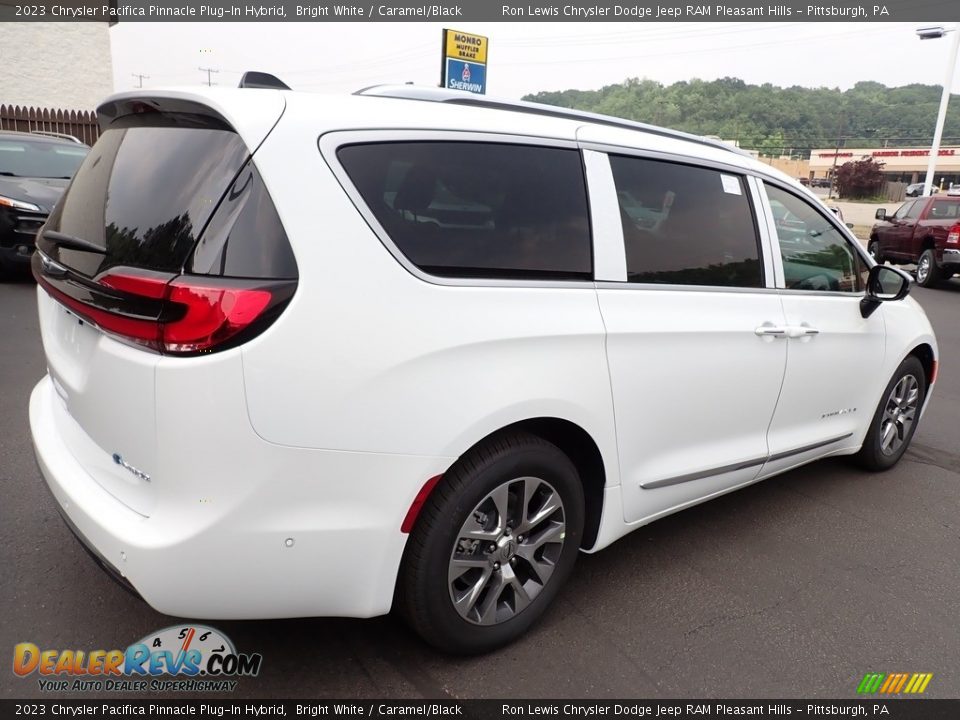 2023 Chrysler Pacifica Pinnacle Plug-In Hybrid Bright White / Caramel/Black Photo #6