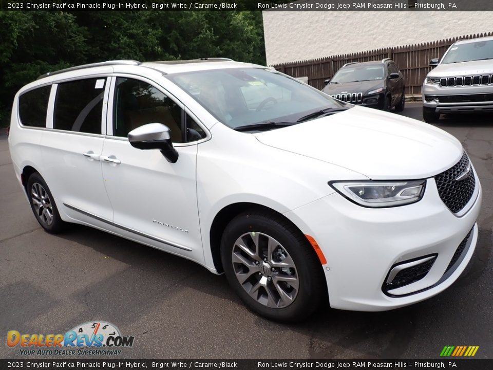 2023 Chrysler Pacifica Pinnacle Plug-In Hybrid Bright White / Caramel/Black Photo #8