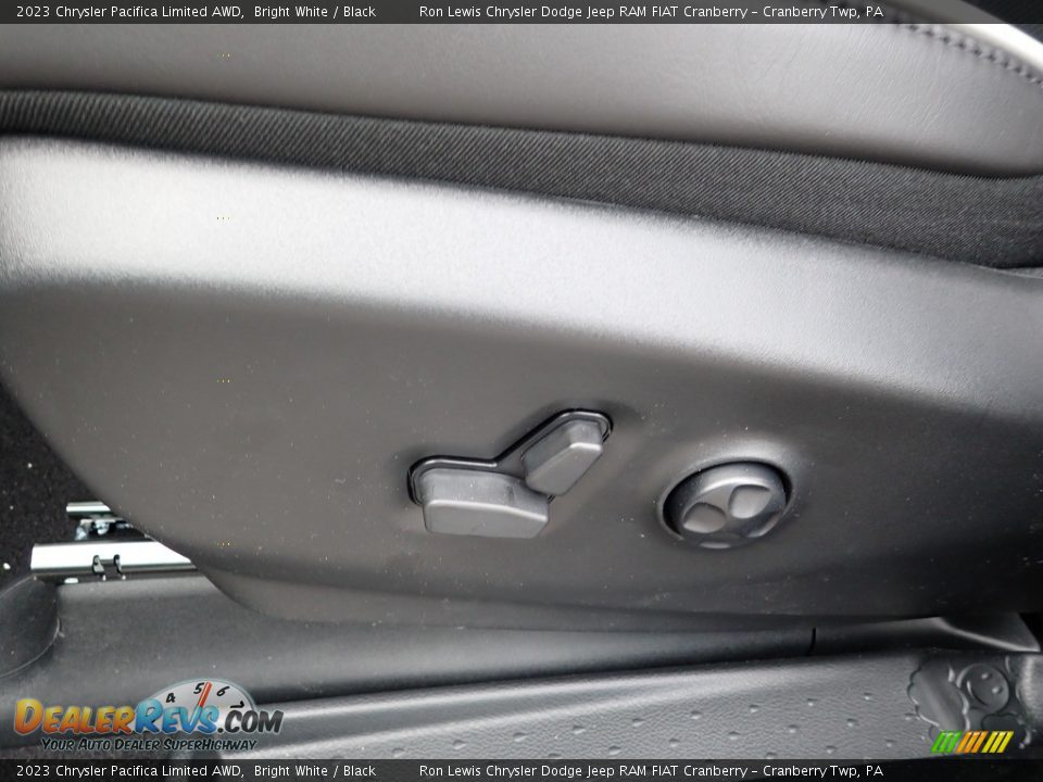 2023 Chrysler Pacifica Limited AWD Bright White / Black Photo #15