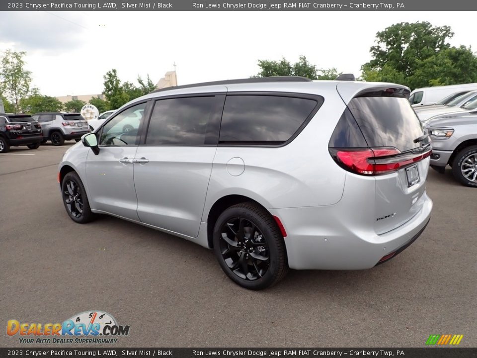 2023 Chrysler Pacifica Touring L AWD Silver Mist / Black Photo #3