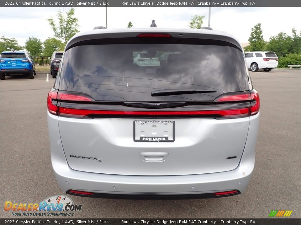 2023 Chrysler Pacifica Touring L AWD Silver Mist / Black Photo #4