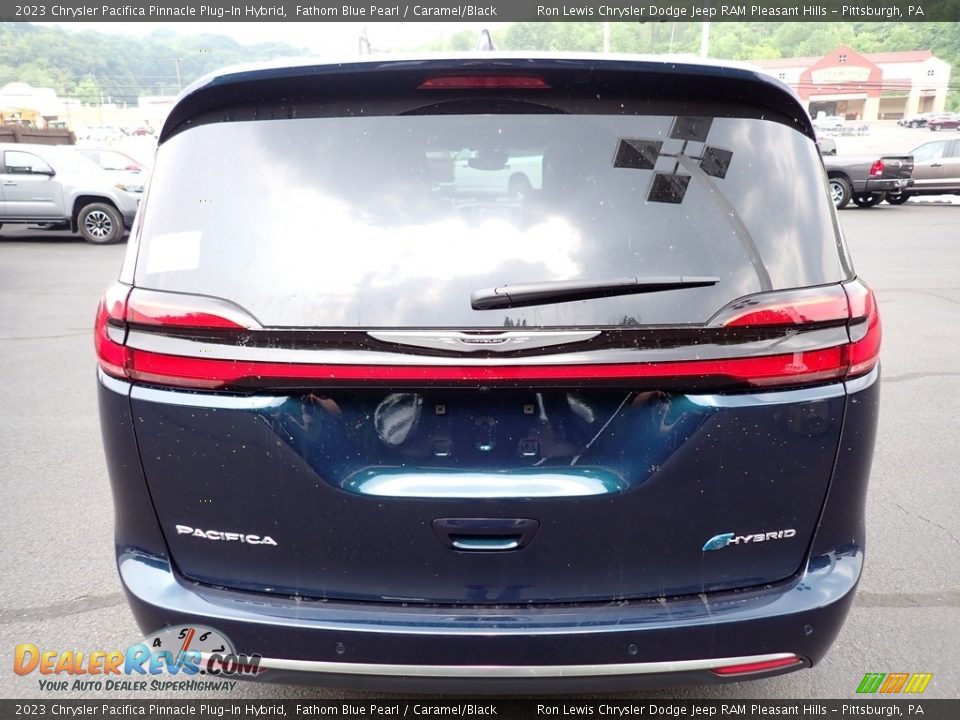 2023 Chrysler Pacifica Pinnacle Plug-In Hybrid Fathom Blue Pearl / Caramel/Black Photo #4