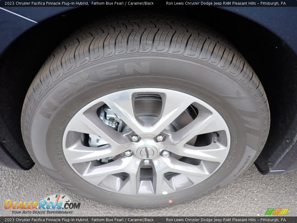 2023 Chrysler Pacifica Pinnacle Plug-In Hybrid Fathom Blue Pearl / Caramel/Black Photo #10