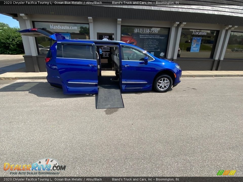 2020 Chrysler Pacifica Touring L Ocean Blue Metallic / Alloy/Black Photo #3