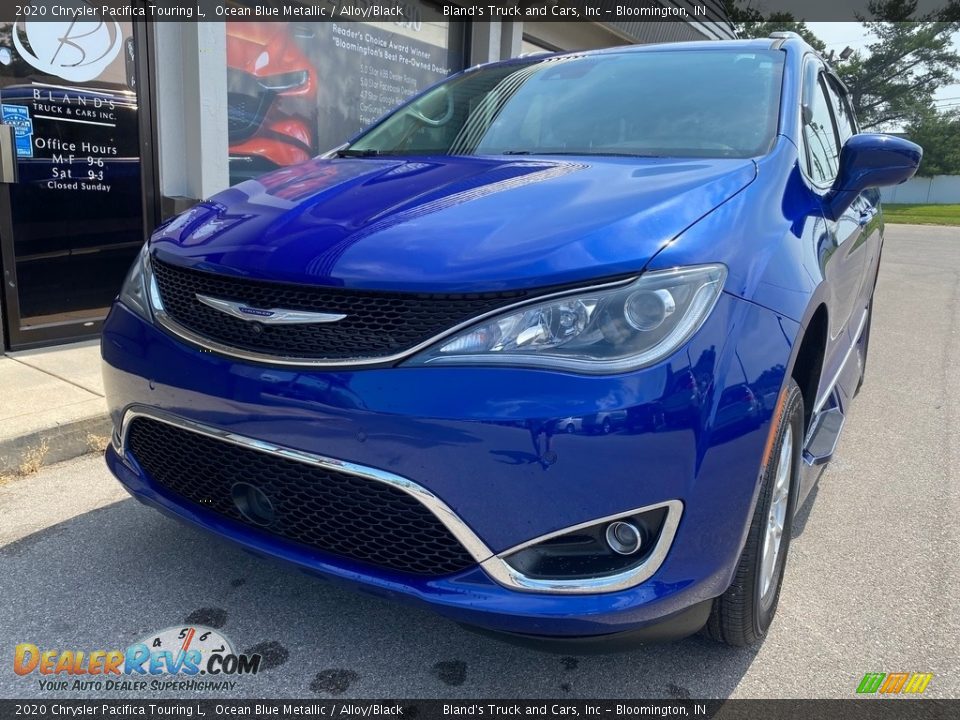 2020 Chrysler Pacifica Touring L Ocean Blue Metallic / Alloy/Black Photo #4