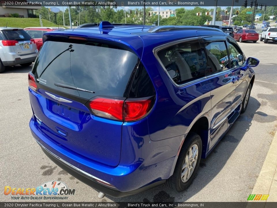 2020 Chrysler Pacifica Touring L Ocean Blue Metallic / Alloy/Black Photo #7