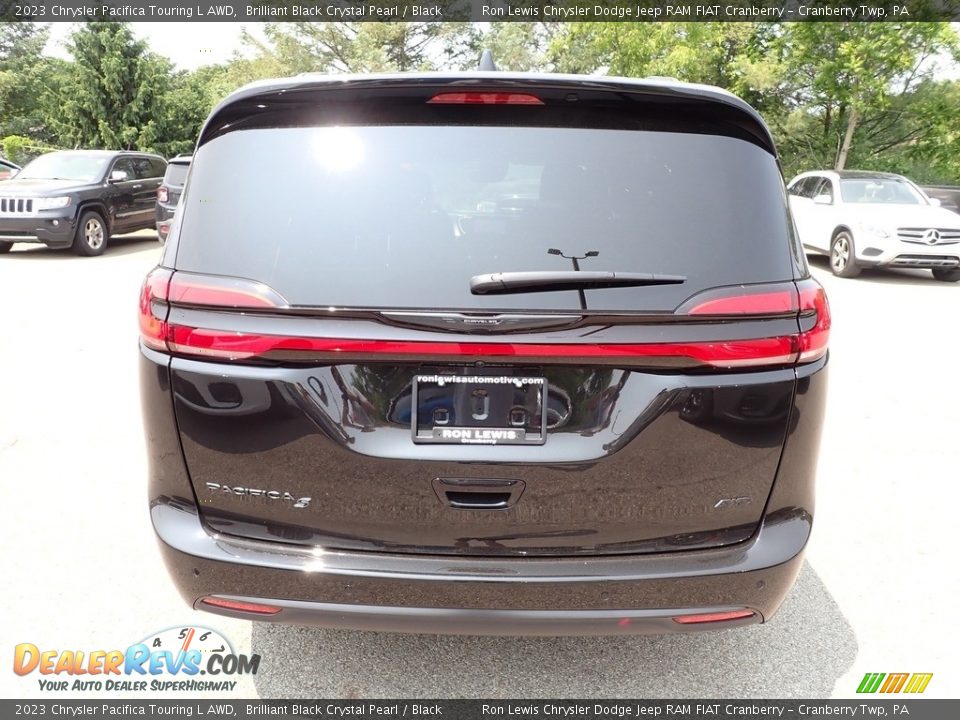 2023 Chrysler Pacifica Touring L AWD Brilliant Black Crystal Pearl / Black Photo #4