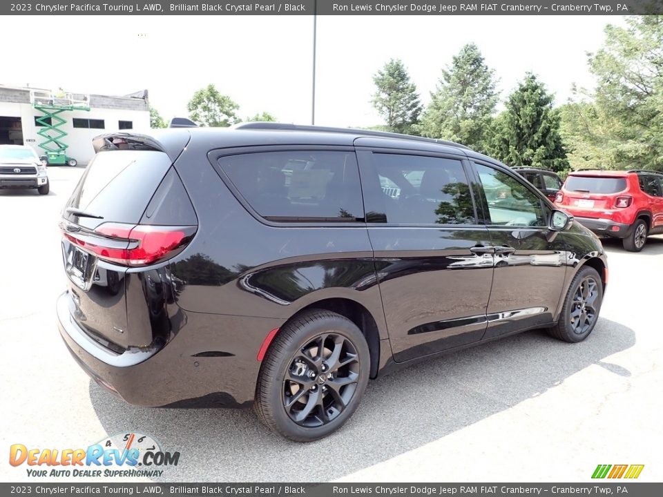 2023 Chrysler Pacifica Touring L AWD Brilliant Black Crystal Pearl / Black Photo #5