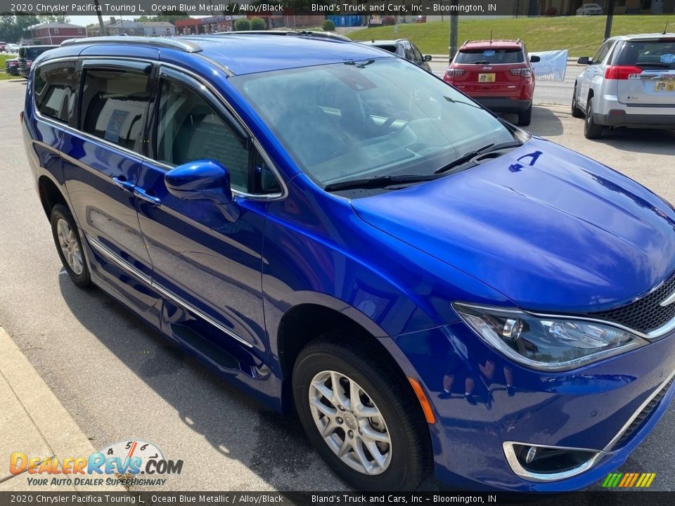 2020 Chrysler Pacifica Touring L Ocean Blue Metallic / Alloy/Black Photo #10