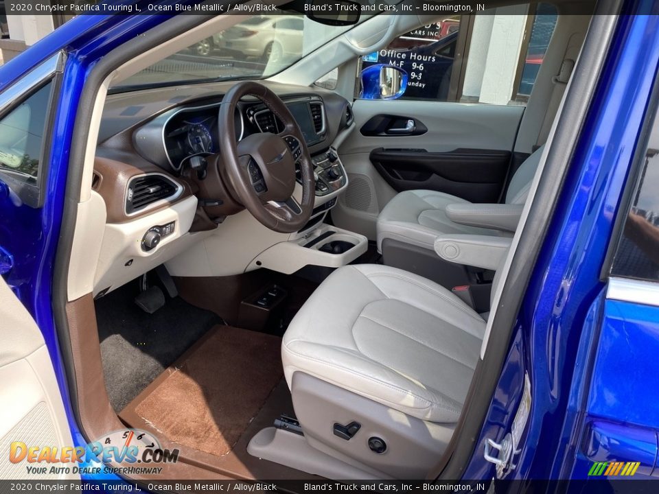 2020 Chrysler Pacifica Touring L Ocean Blue Metallic / Alloy/Black Photo #13