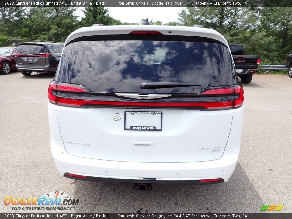 2023 Chrysler Pacifica Limited AWD Bright White / Black Photo #4