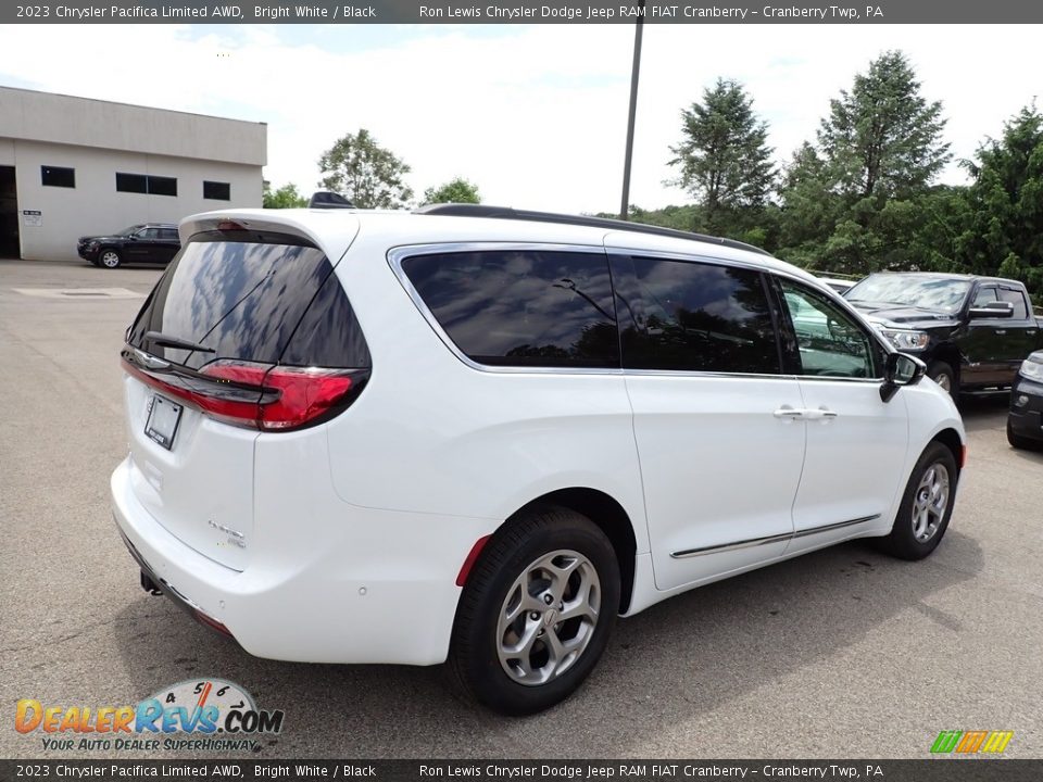 2023 Chrysler Pacifica Limited AWD Bright White / Black Photo #5