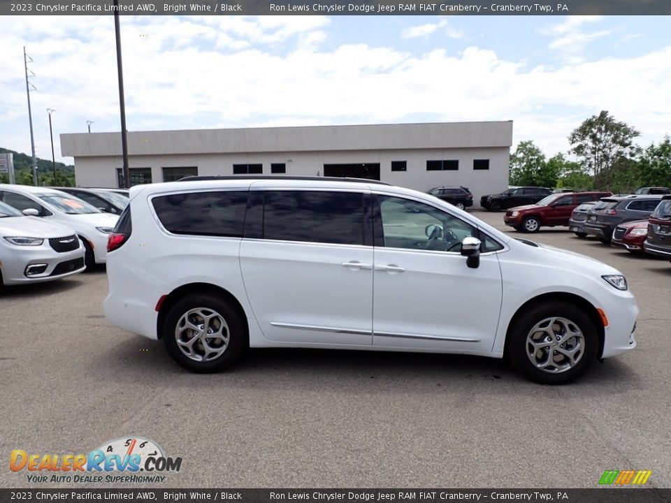 2023 Chrysler Pacifica Limited AWD Bright White / Black Photo #6