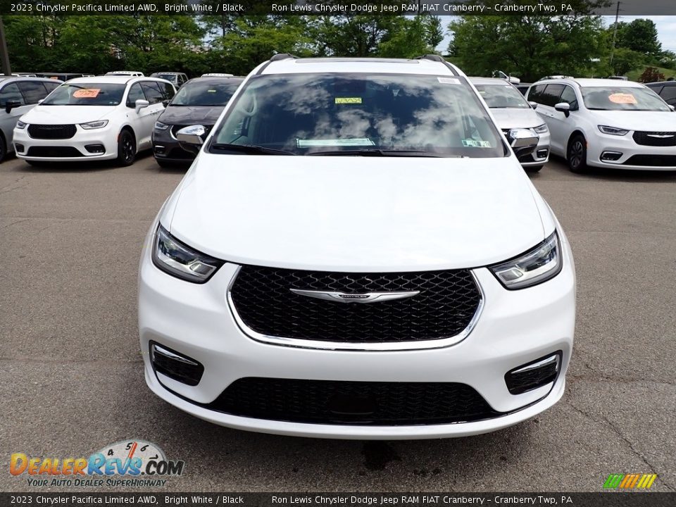 2023 Chrysler Pacifica Limited AWD Bright White / Black Photo #8