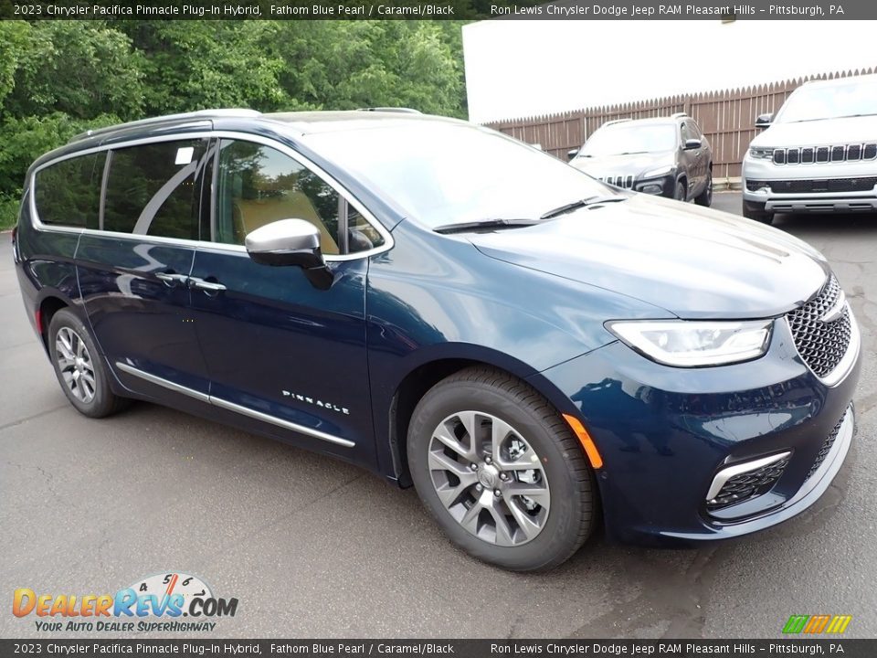 Front 3/4 View of 2023 Chrysler Pacifica Pinnacle Plug-In Hybrid Photo #8