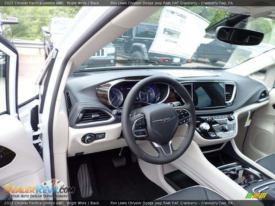 2023 Chrysler Pacifica Limited AWD Bright White / Black Photo #13
