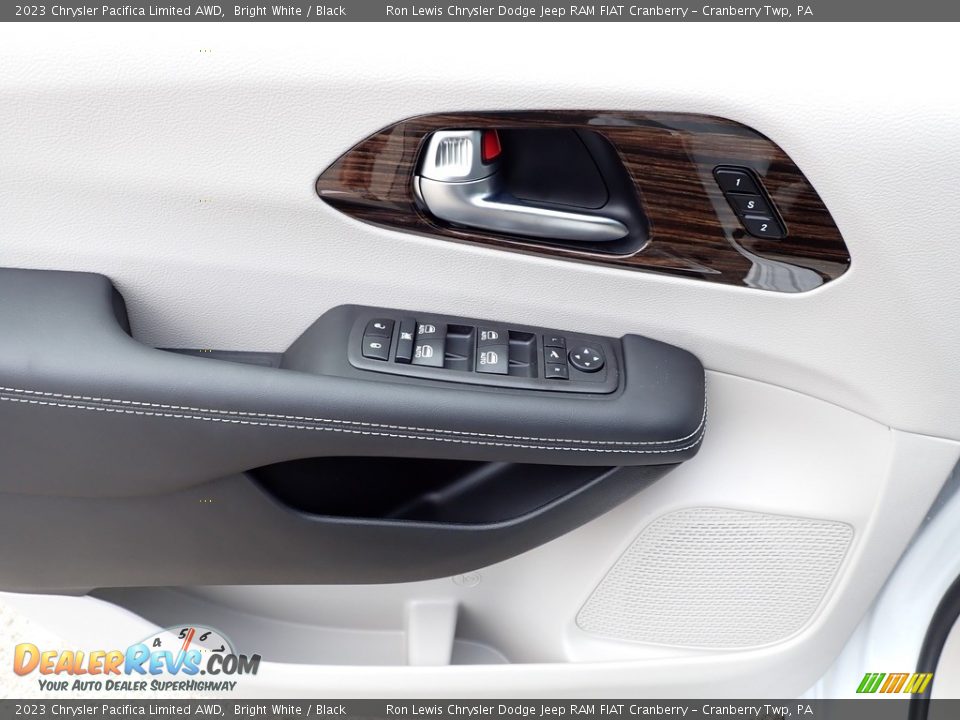2023 Chrysler Pacifica Limited AWD Bright White / Black Photo #14