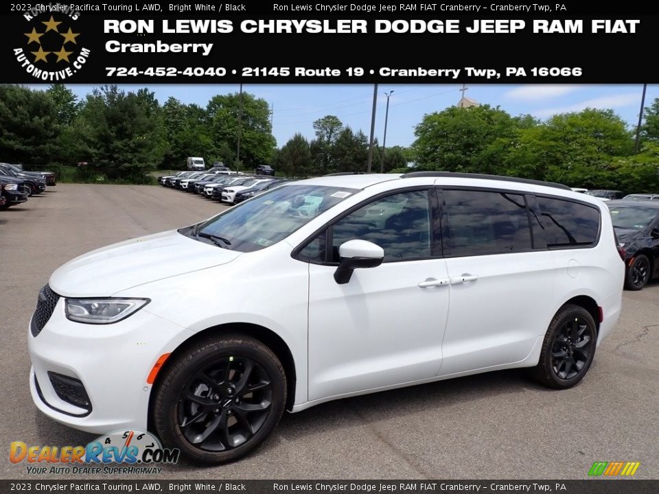 2023 Chrysler Pacifica Touring L AWD Bright White / Black Photo #1