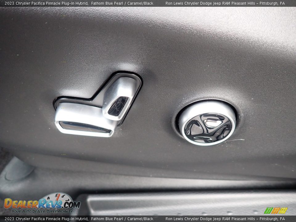 2023 Chrysler Pacifica Pinnacle Plug-In Hybrid Fathom Blue Pearl / Caramel/Black Photo #17