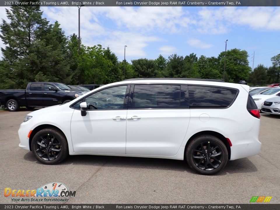 2023 Chrysler Pacifica Touring L AWD Bright White / Black Photo #2