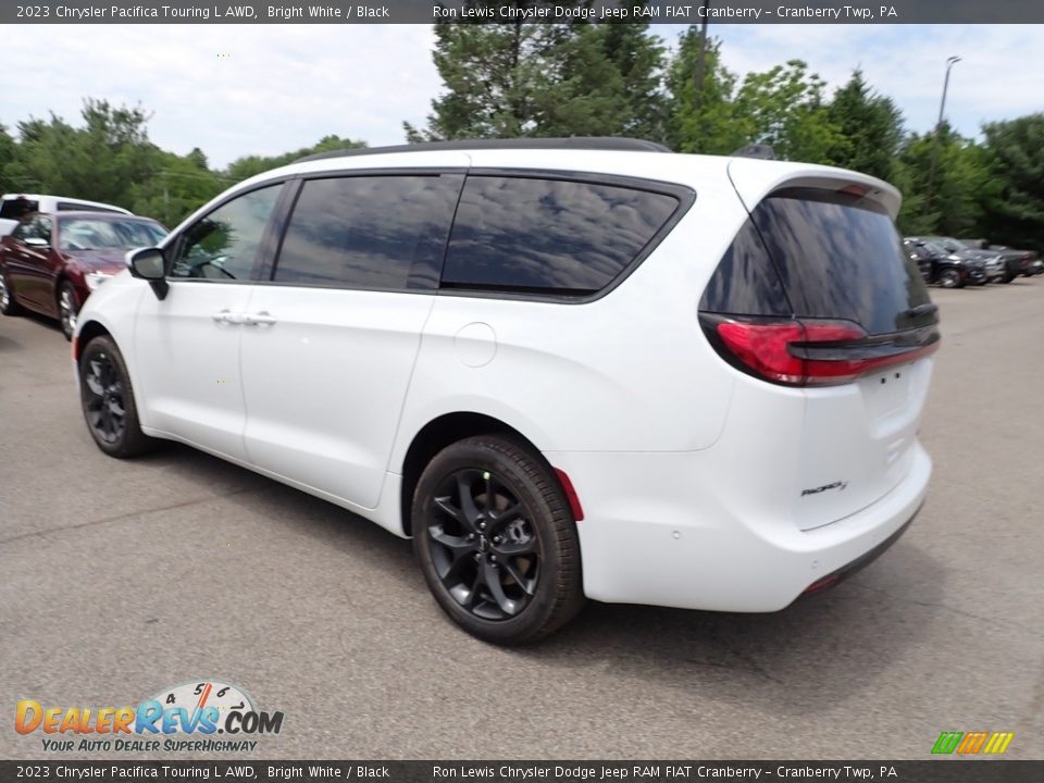 2023 Chrysler Pacifica Touring L AWD Bright White / Black Photo #3