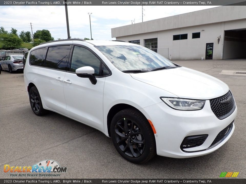 2023 Chrysler Pacifica Touring L AWD Bright White / Black Photo #7