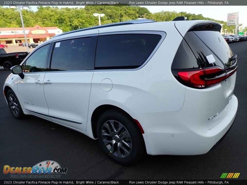 2023 Chrysler Pacifica Pinnacle Plug-In Hybrid Bright White / Caramel/Black Photo #3