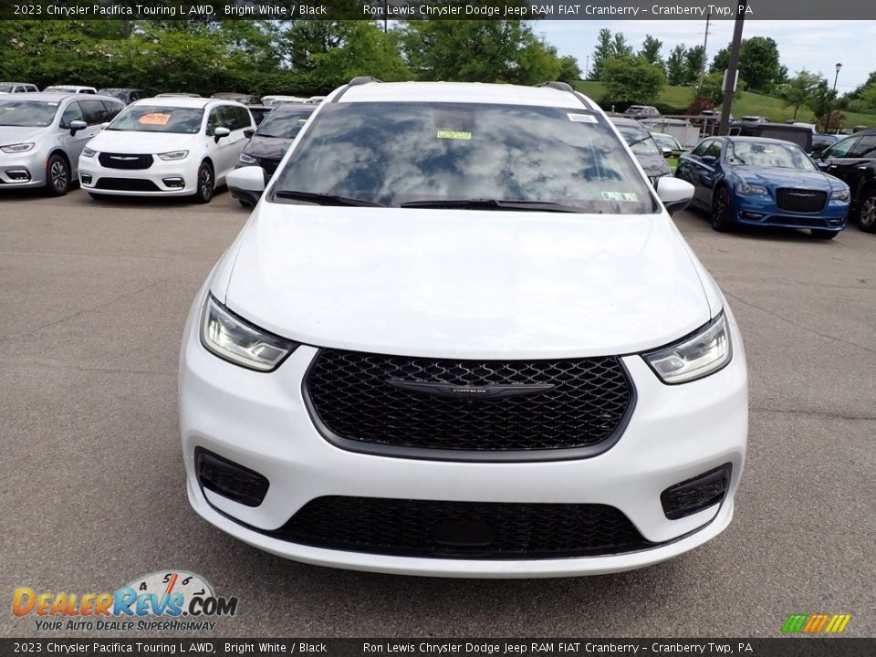 2023 Chrysler Pacifica Touring L AWD Bright White / Black Photo #8