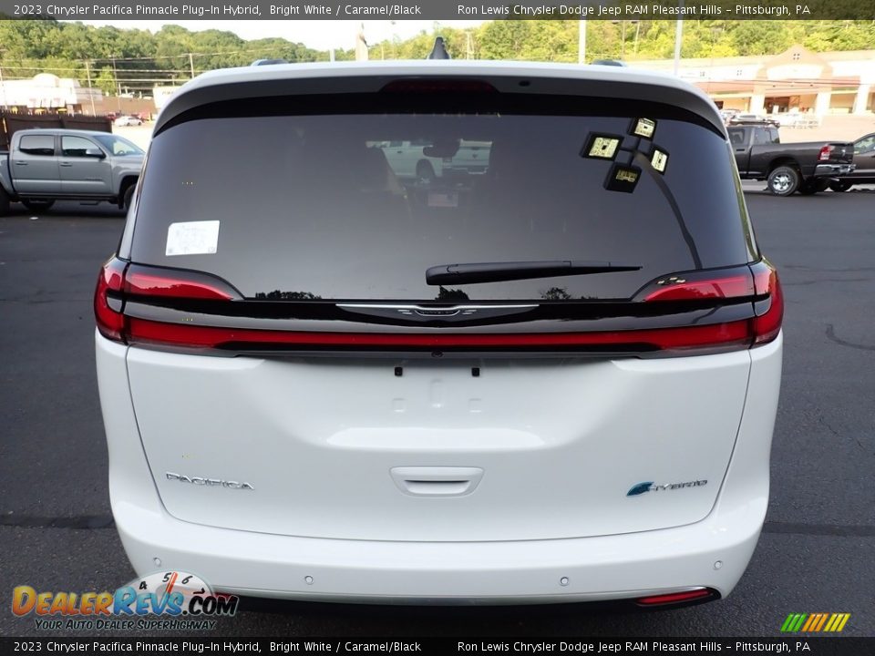 2023 Chrysler Pacifica Pinnacle Plug-In Hybrid Bright White / Caramel/Black Photo #4