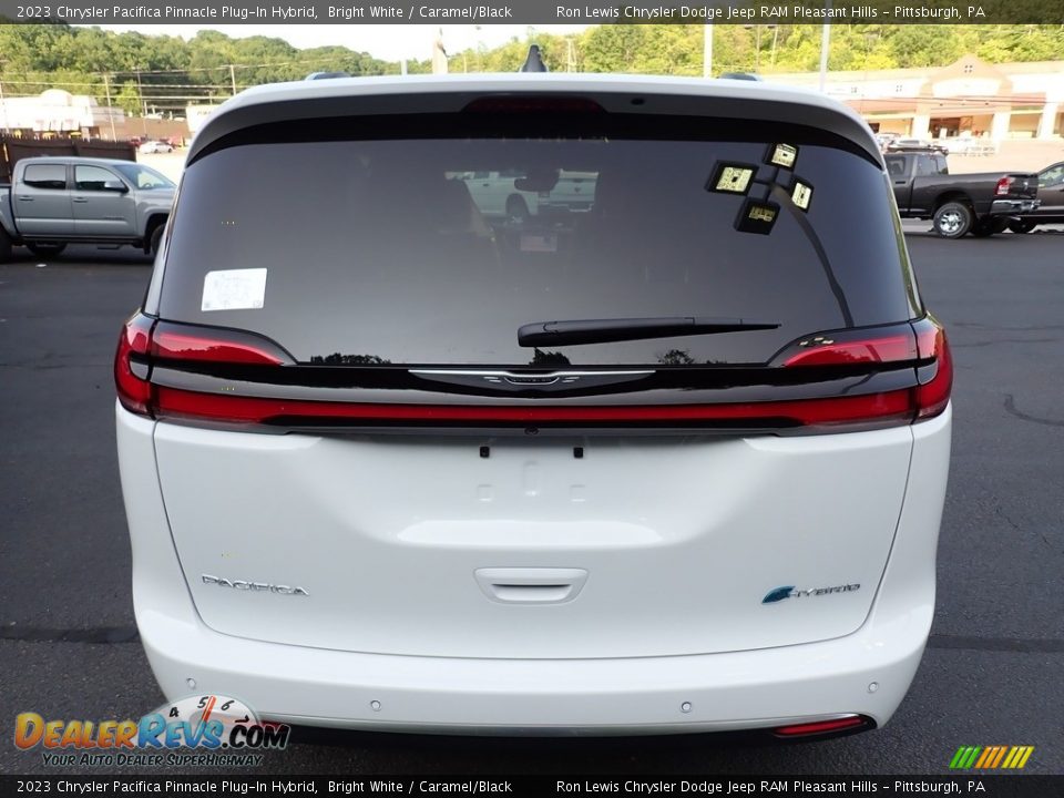 2023 Chrysler Pacifica Pinnacle Plug-In Hybrid Bright White / Caramel/Black Photo #4