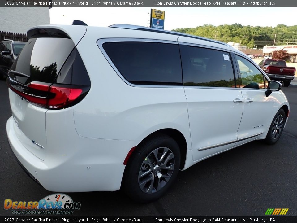 2023 Chrysler Pacifica Pinnacle Plug-In Hybrid Bright White / Caramel/Black Photo #6