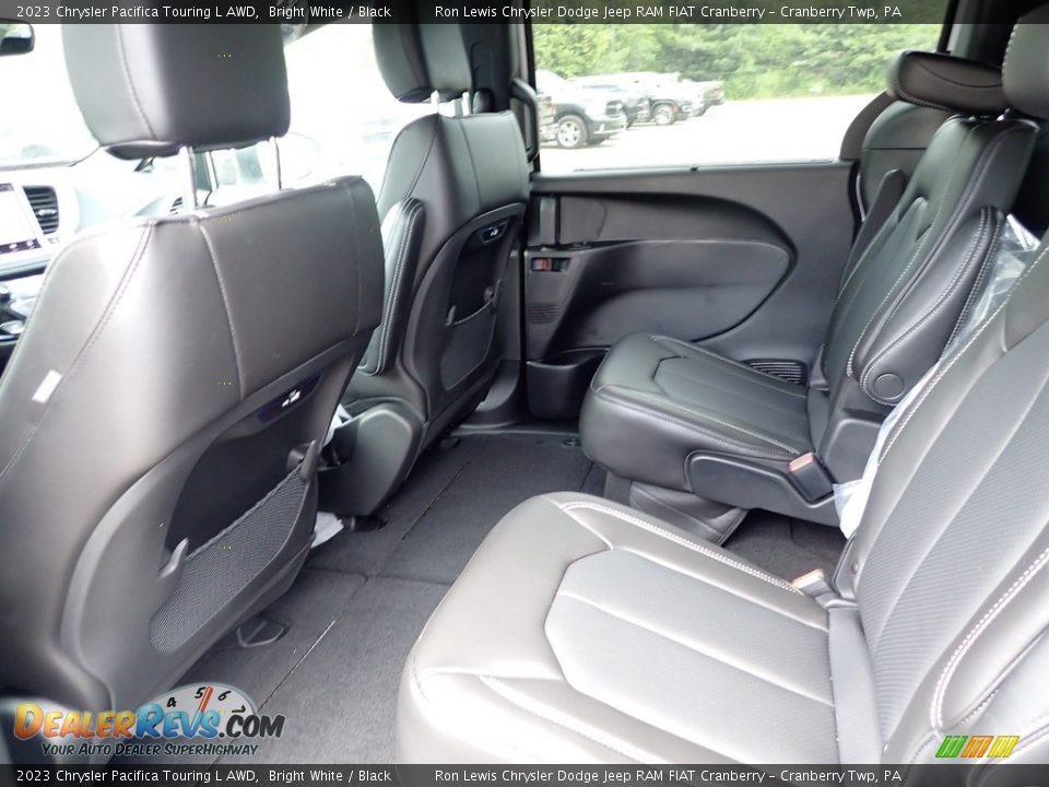 2023 Chrysler Pacifica Touring L AWD Bright White / Black Photo #12