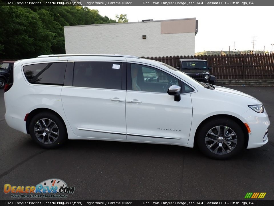 2023 Chrysler Pacifica Pinnacle Plug-In Hybrid Bright White / Caramel/Black Photo #7