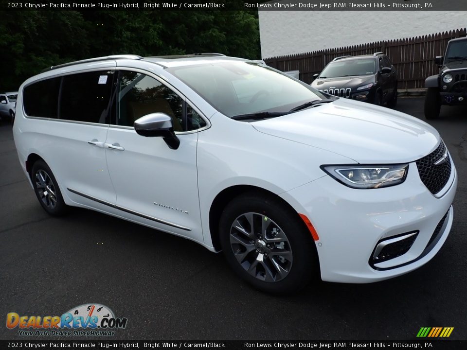 2023 Chrysler Pacifica Pinnacle Plug-In Hybrid Bright White / Caramel/Black Photo #8